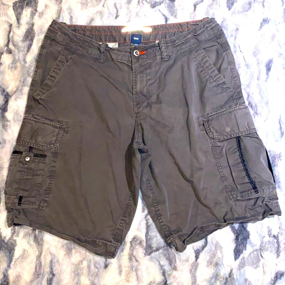 EUC GAP Dark Gray Cargo Shorts. Size 33 Waist